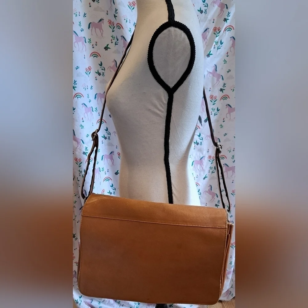 EUC Piel Tan Leather Business Professional Briefcase Padded Messenger Flap Bag